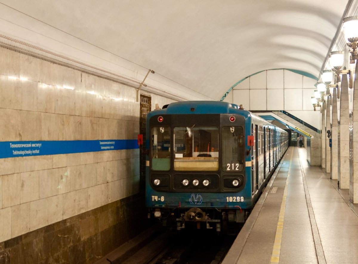 Метро Петербурга фото