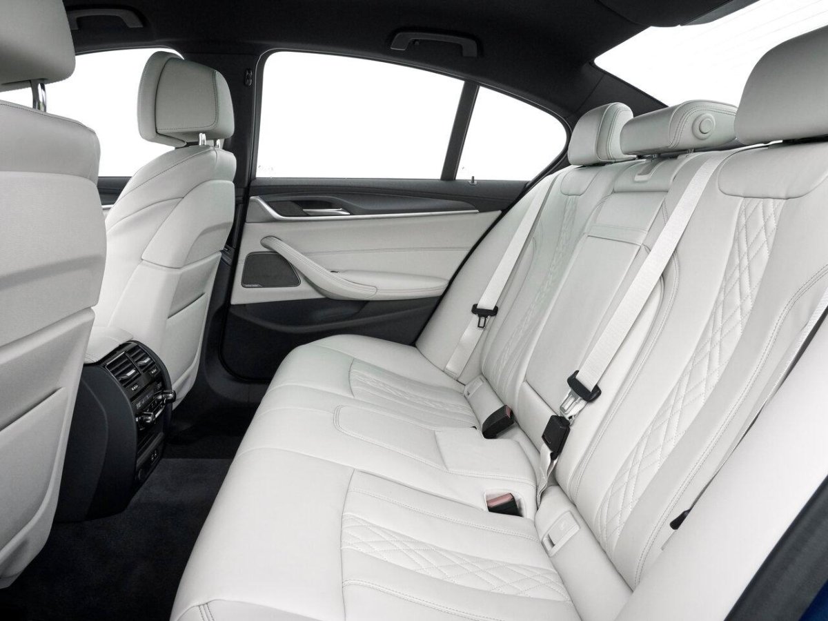 BMW 5 салон сзади