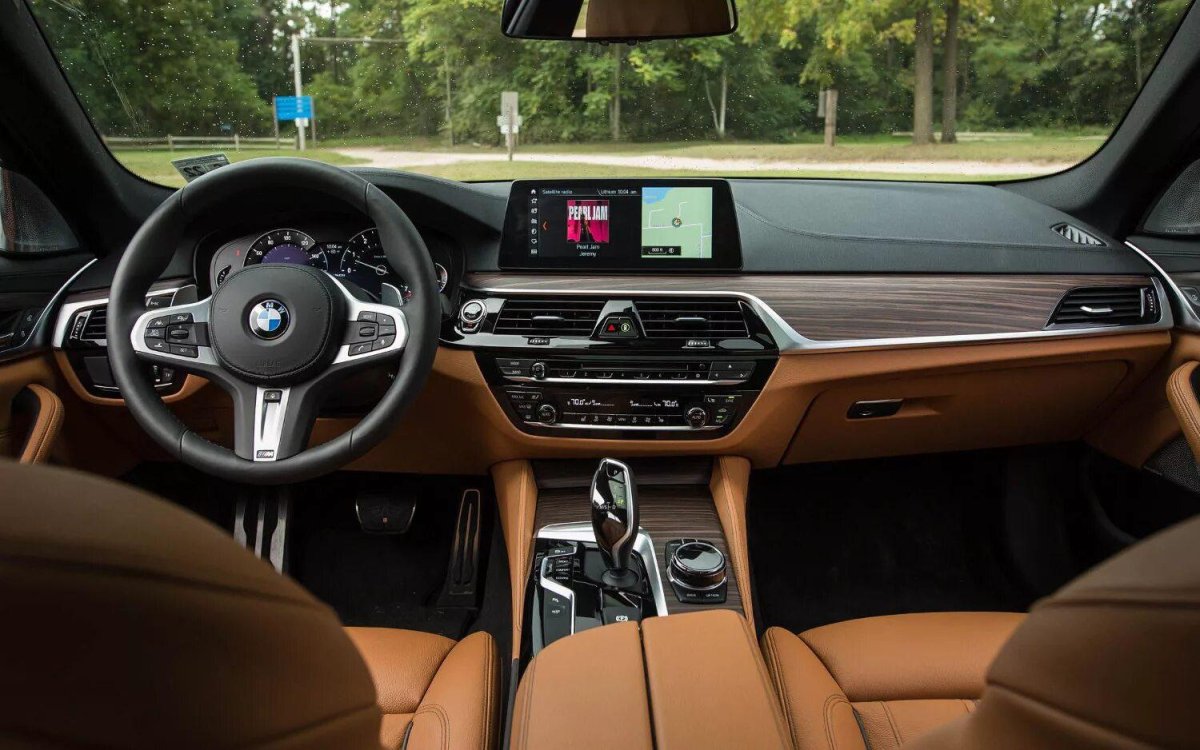 BMW 5 2018 салон