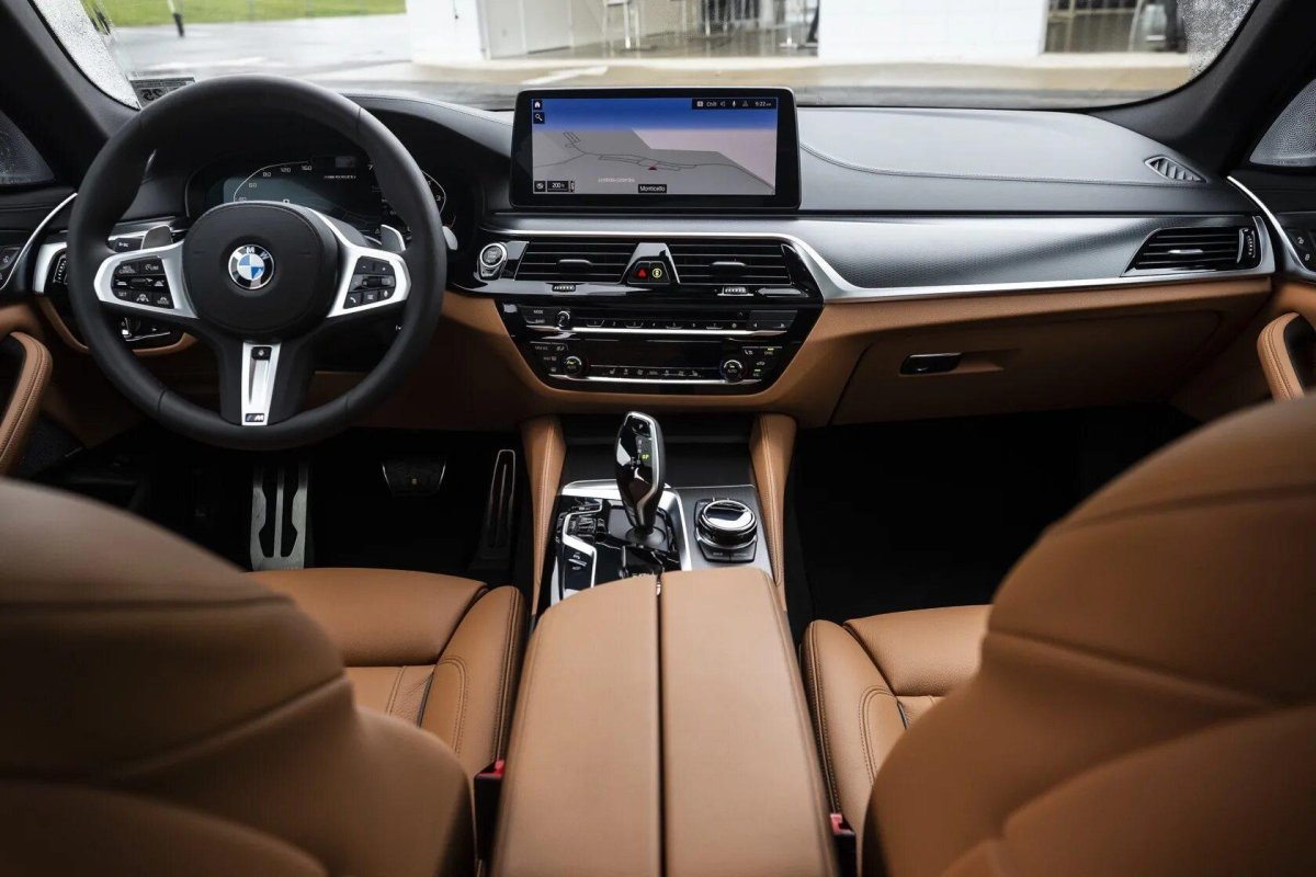 BMW 5 2022 салон
