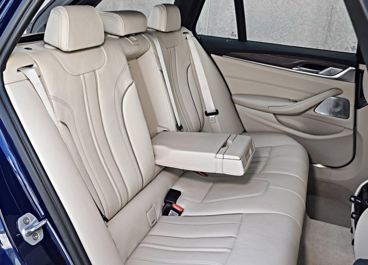 BMW 5 салон сзади