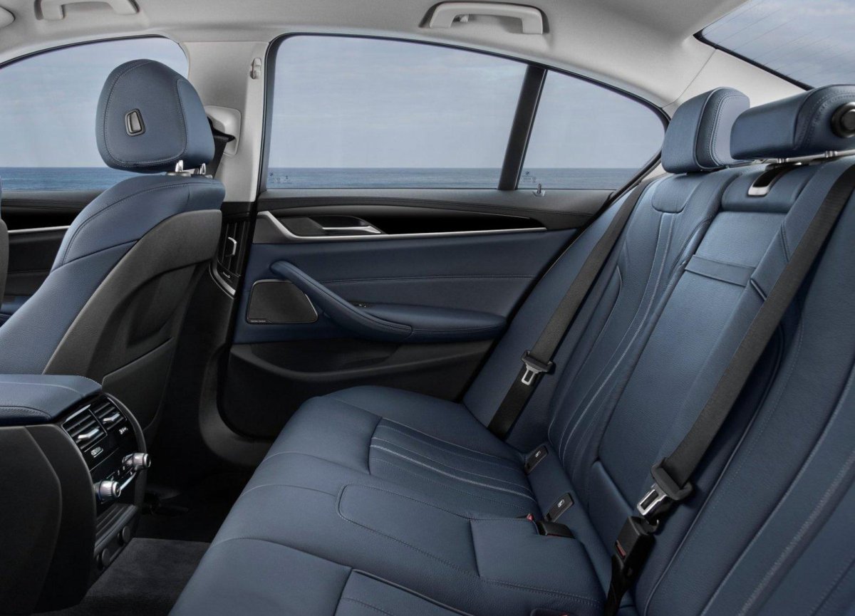 BMW салон сзади