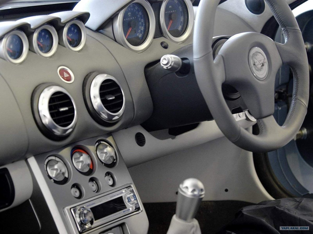 Ascari a10 салон