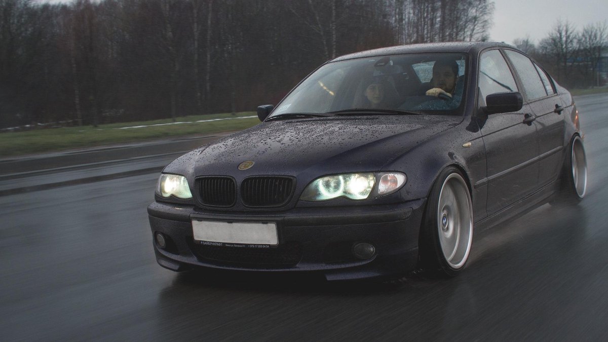 БМВ е46 черная седан