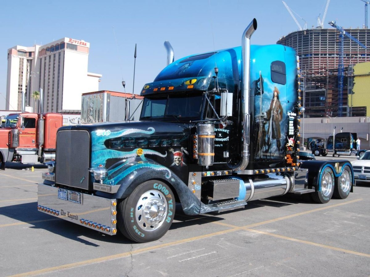 Американский грузовик хедлайнер