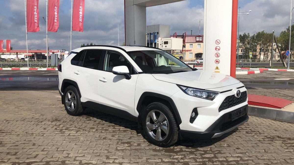 Тойота рав 4 белая 2021