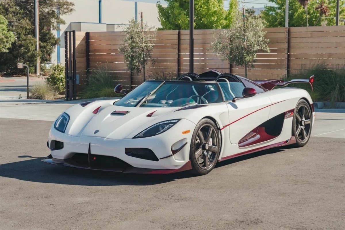 Agera RS Red and White Carbon