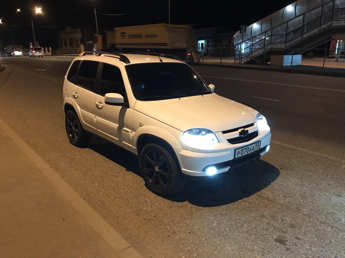 Шевроле Нива тонированная 2005