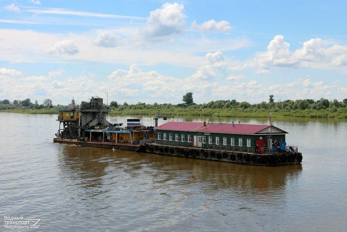 Камский 212 земснаряд