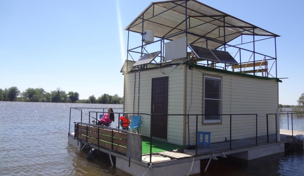 Иванчуг плавучий домик