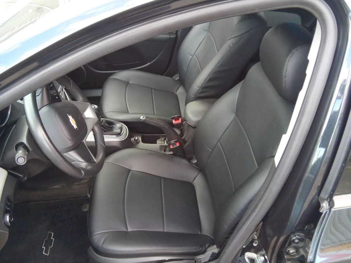 Чехлы на Шевроле Круз черные