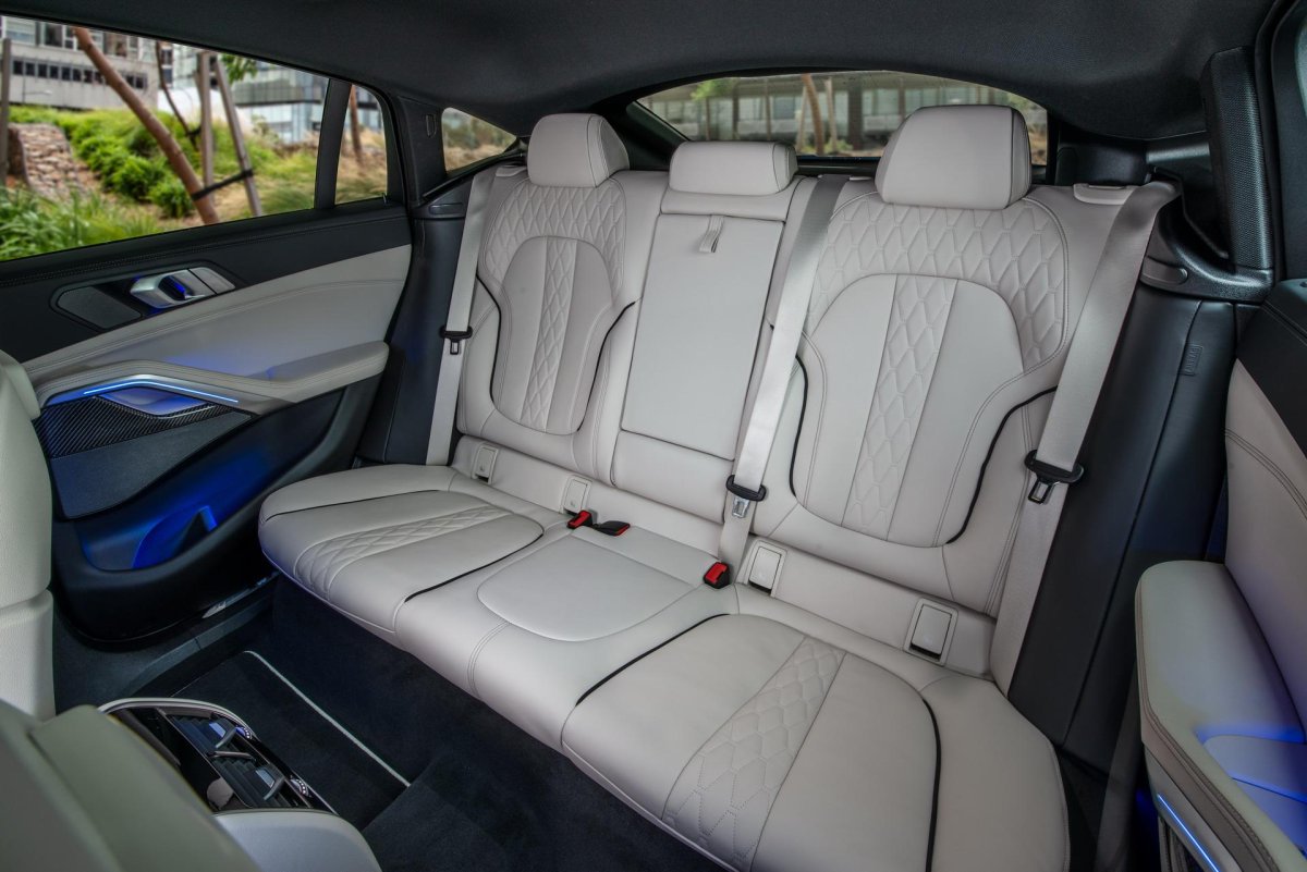 BMW x6 m50i салон