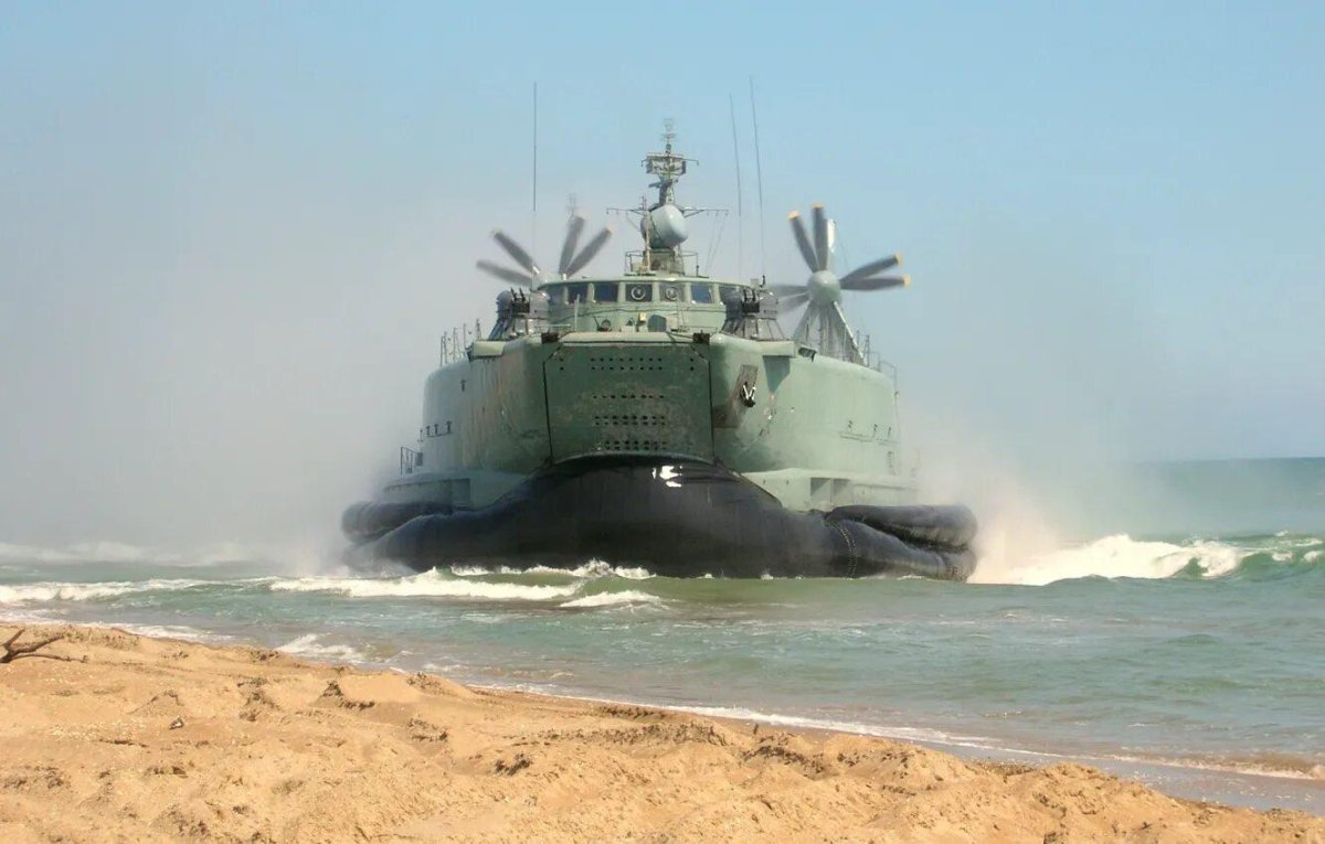 Десантный корабль Джейран