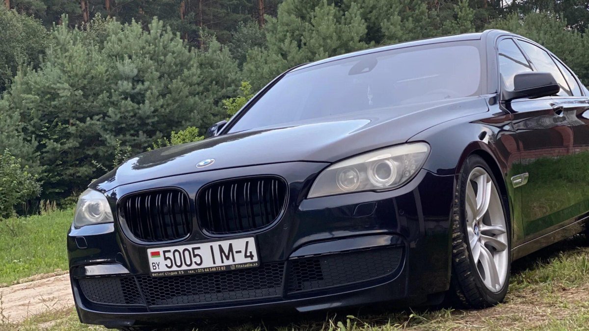 БМВ 7 серии 2010 года