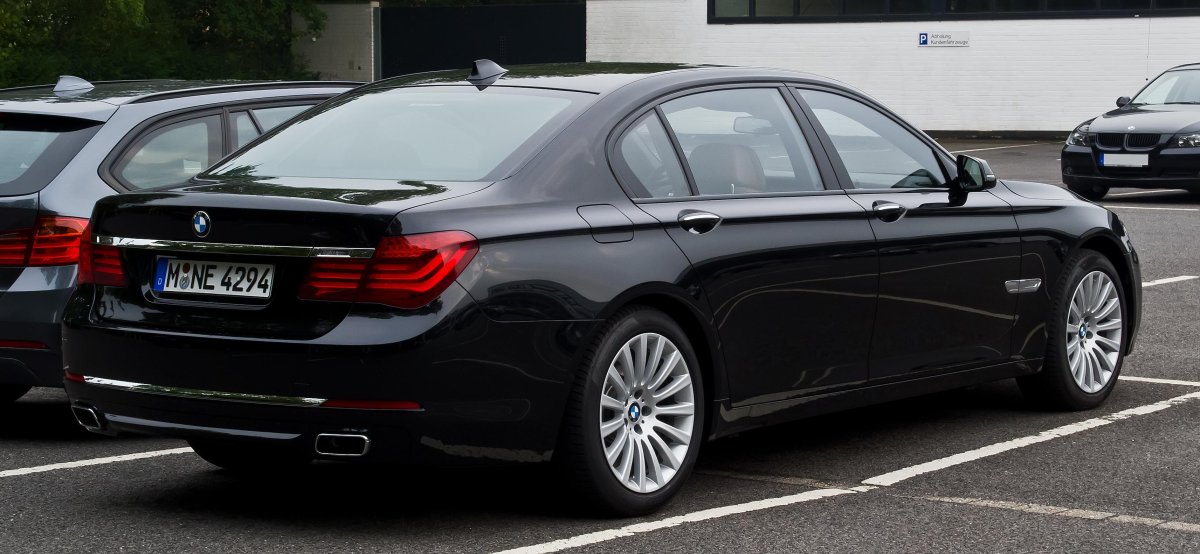 BMW 7 f02
