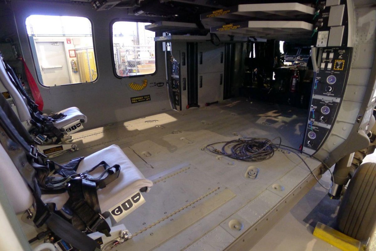 Uh-60 Black Hawk кабина