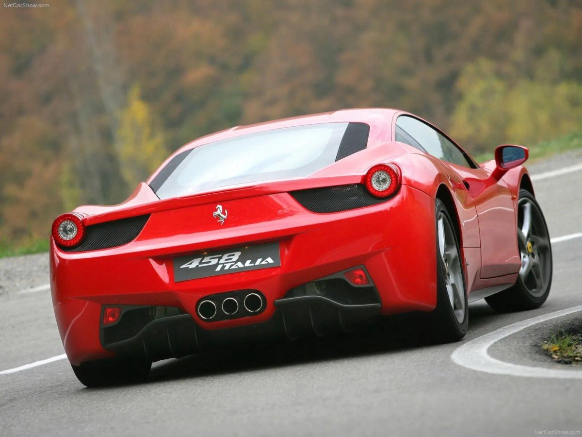 Машина Ferrari 458 Italia