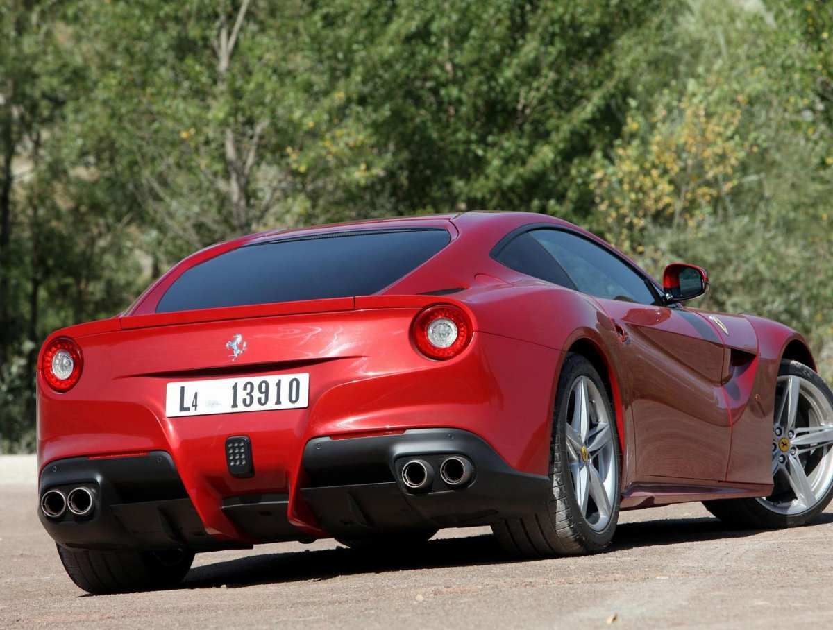 Феррари f12 Berlinetta