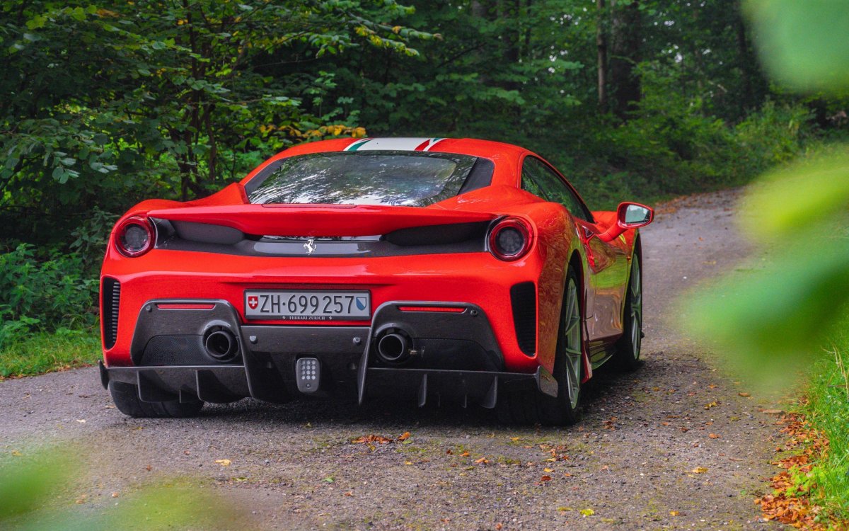 Спорткары сзади