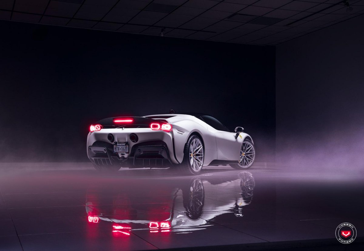 Ferrari вид сзади