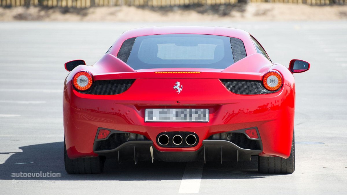 Ferrari 458 Italia сзади