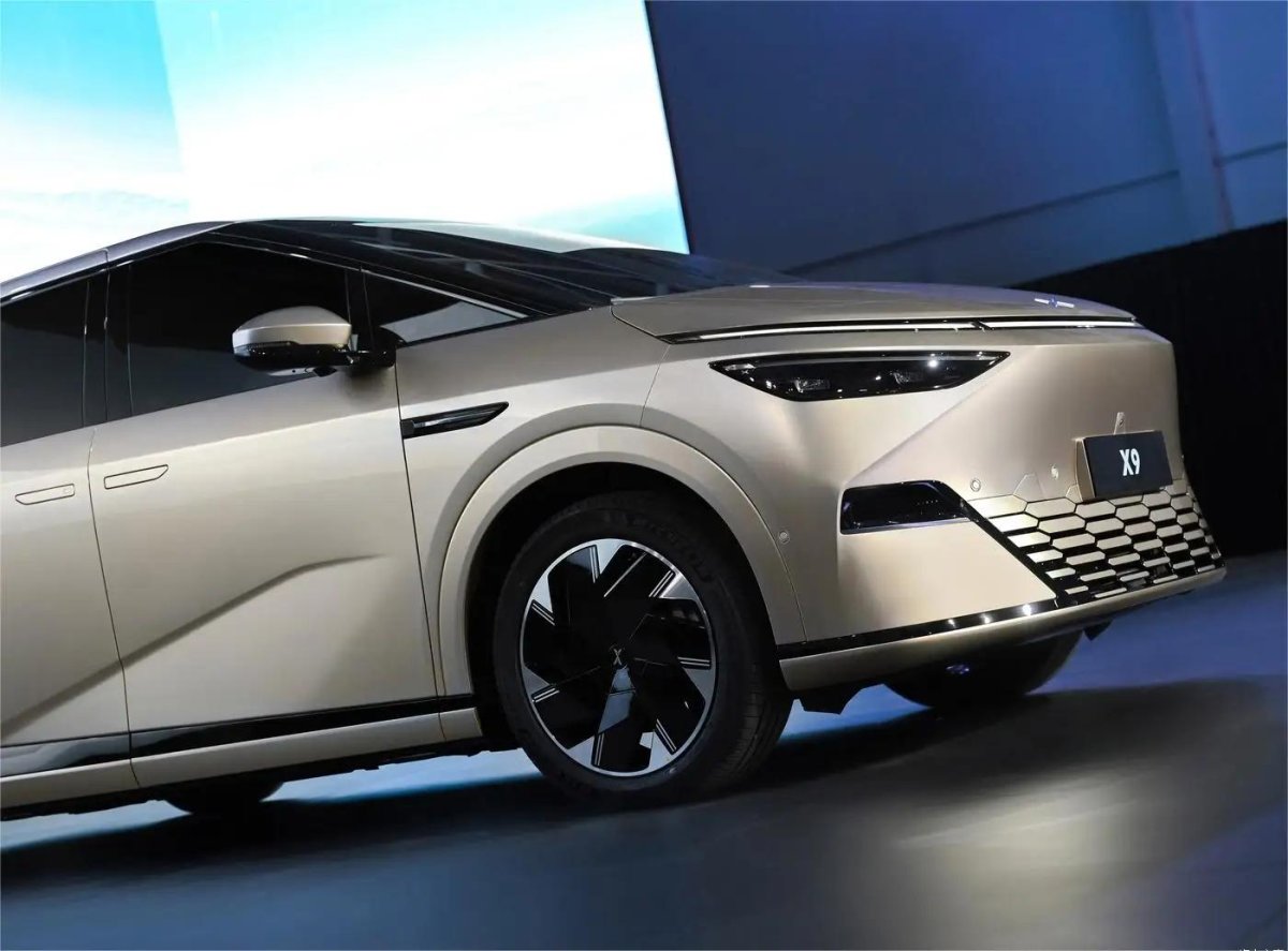 Китайский электро минивэн