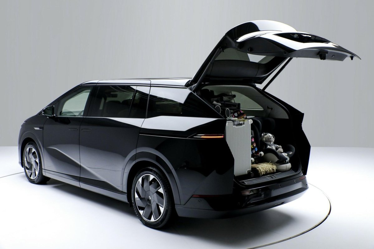 Китайский электро минивэн