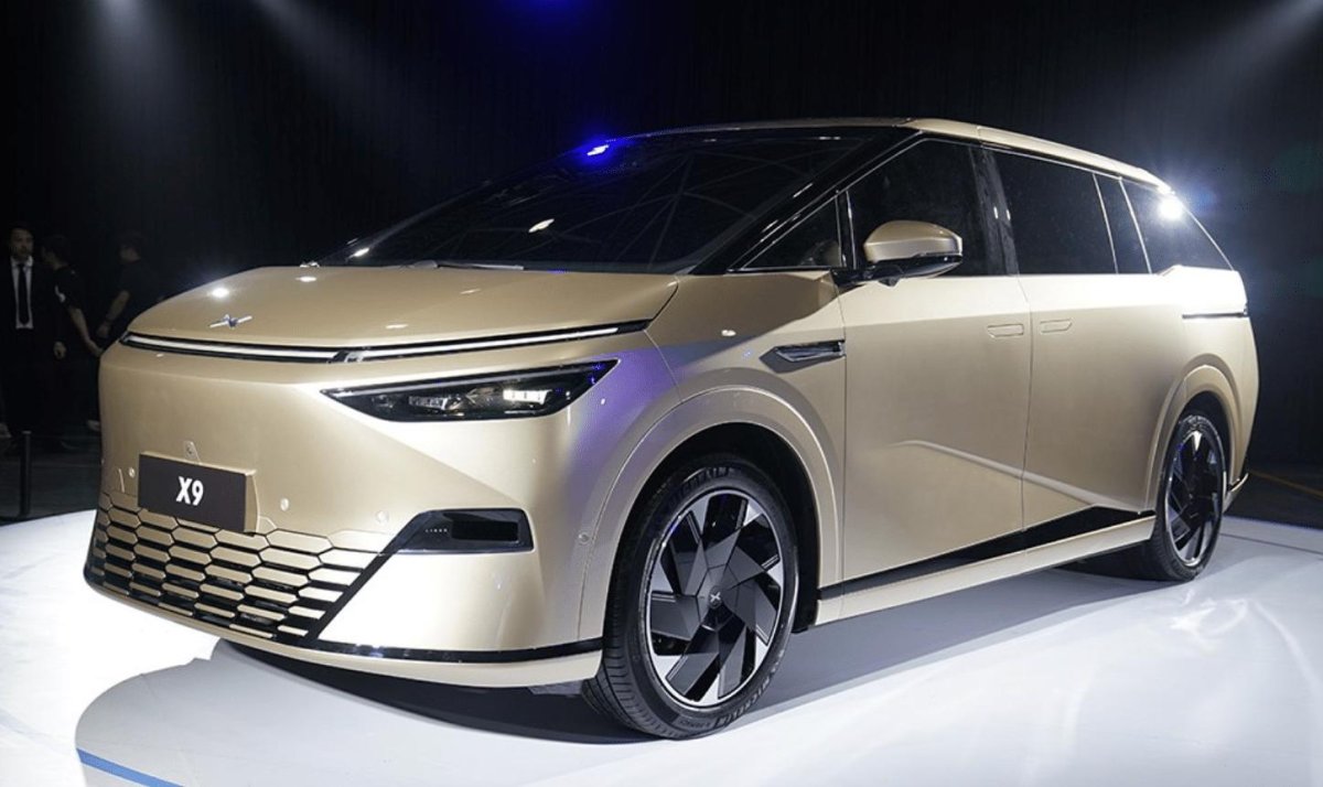 Xpeng x9 MPV