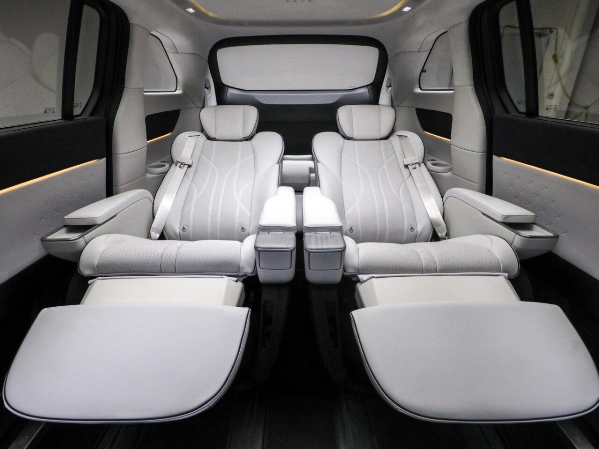 Китайский электро минивэн