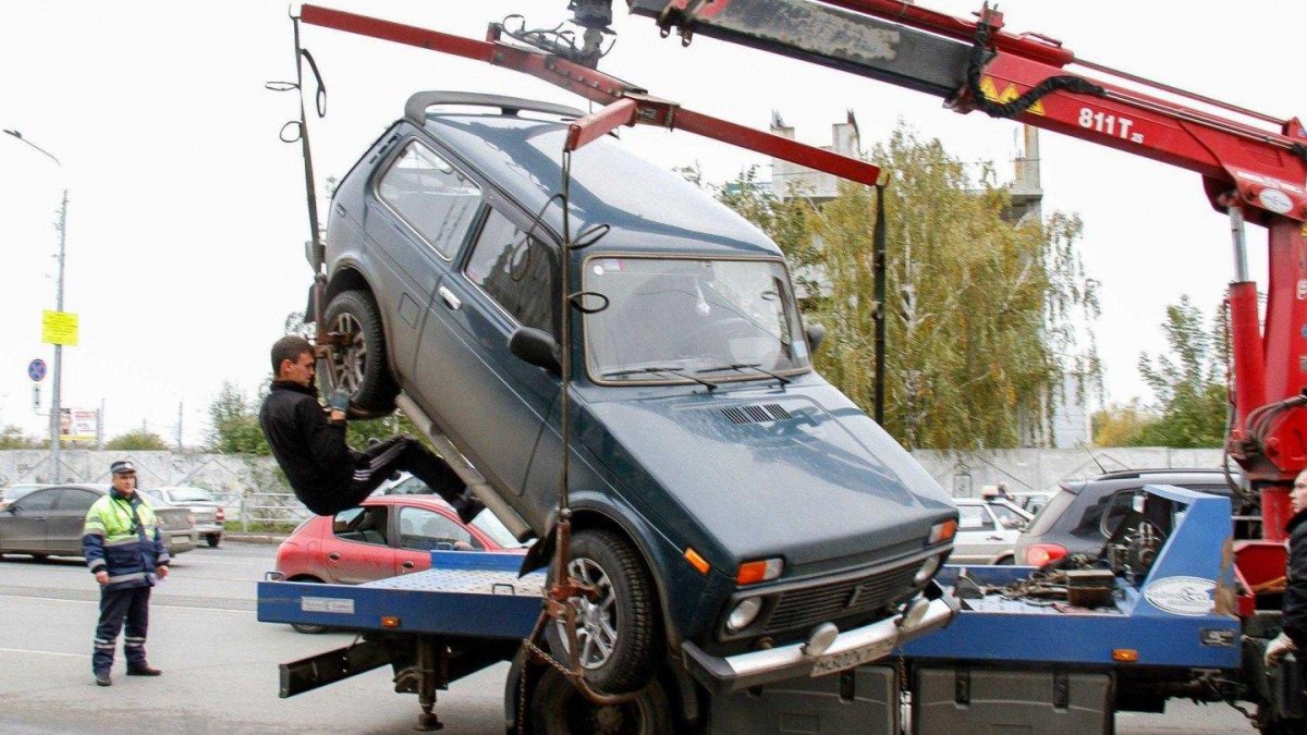 Эвакуируют машину
