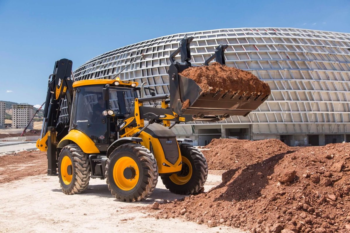 Экскаватор-погрузчик MST m644 Plus