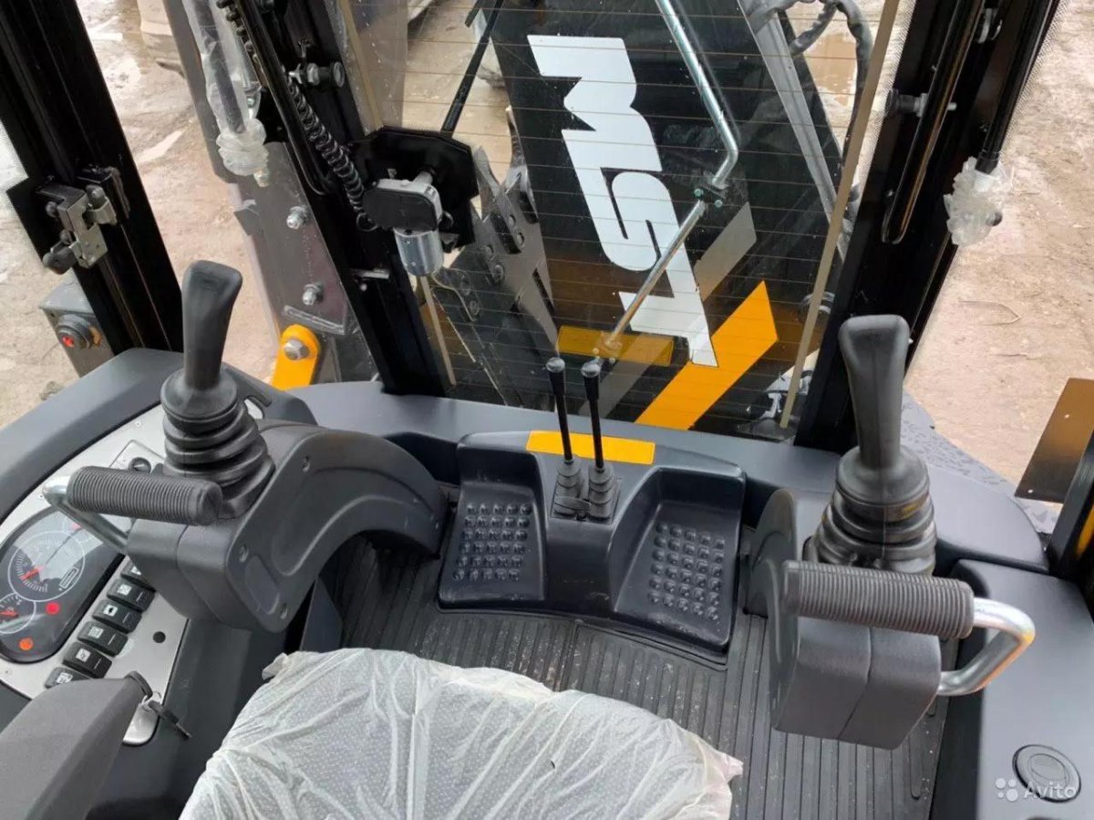 MST 542 экскаватор погрузчик