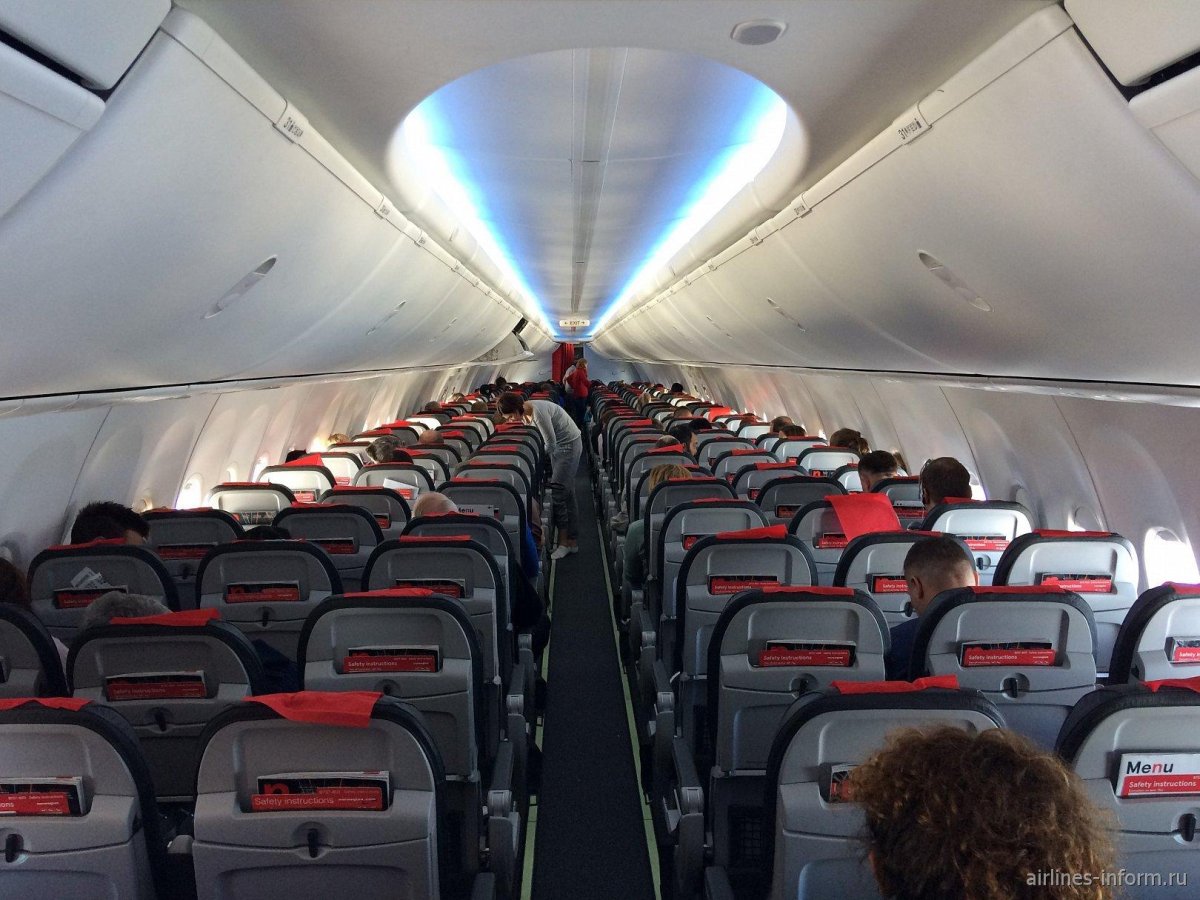Самолёт Boeing 737-800 салон