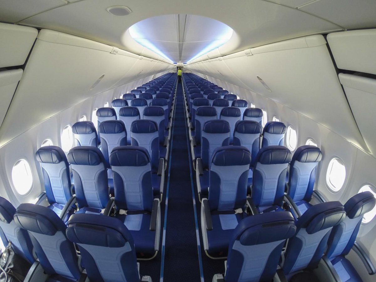 Boeing 737-800 NORDSTAR салон