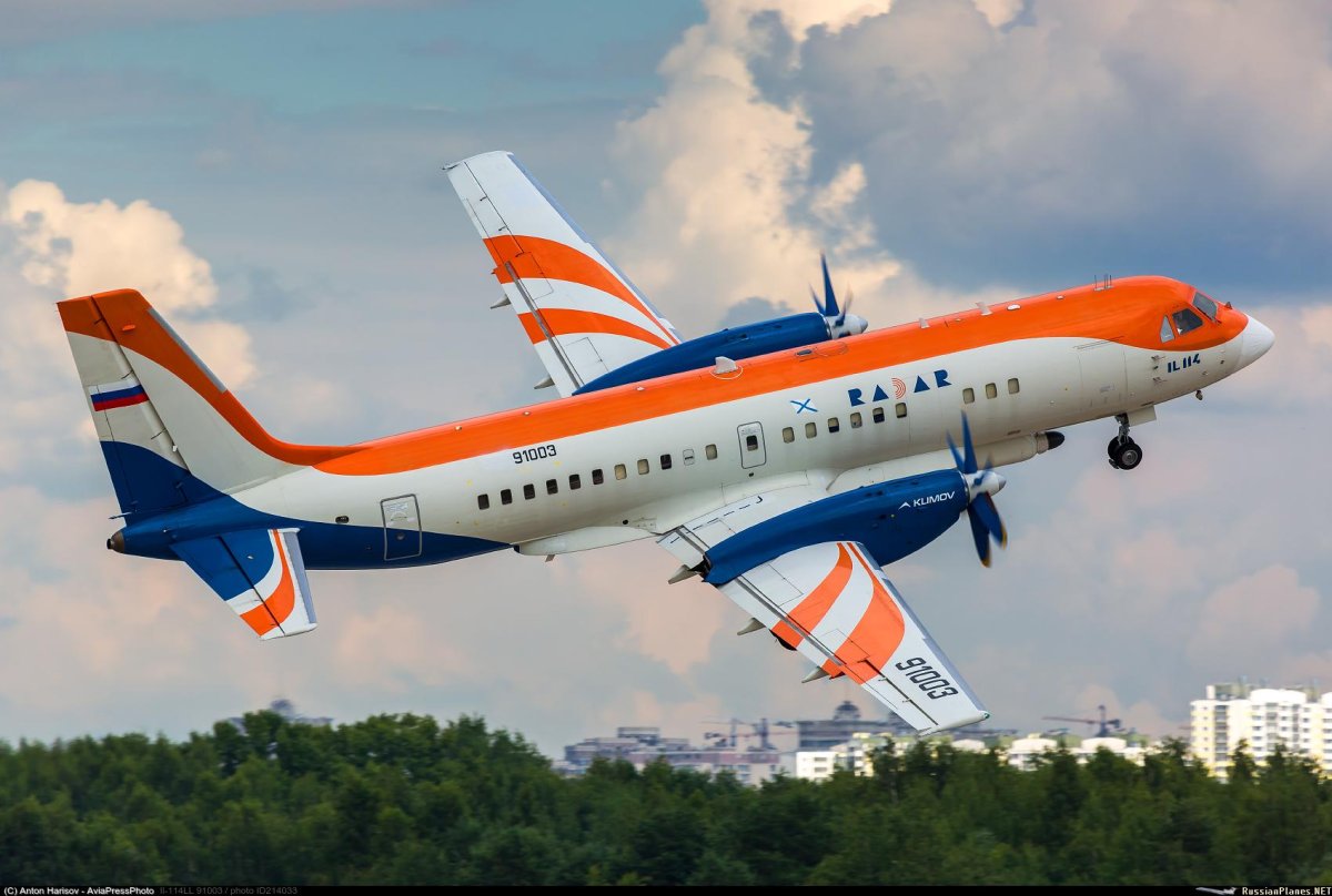 Турбовинтовой самолет ил-114