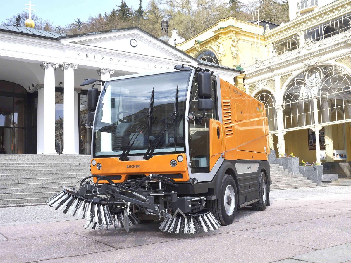 Вакуумная подметально-уборочная машина KBR-k7k-01