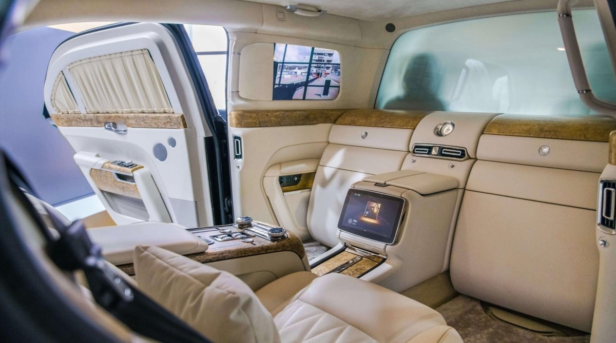 Машина Aurus Senat