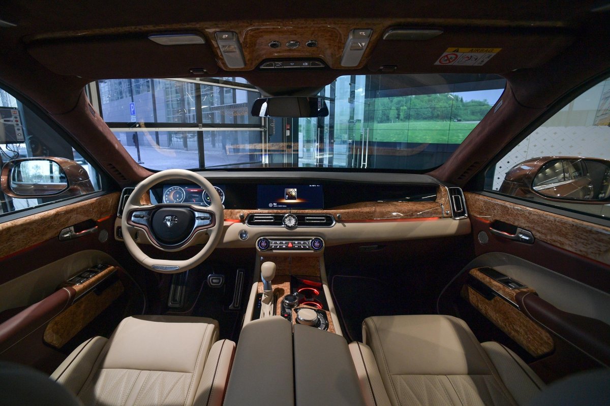 Аурус комендант салон