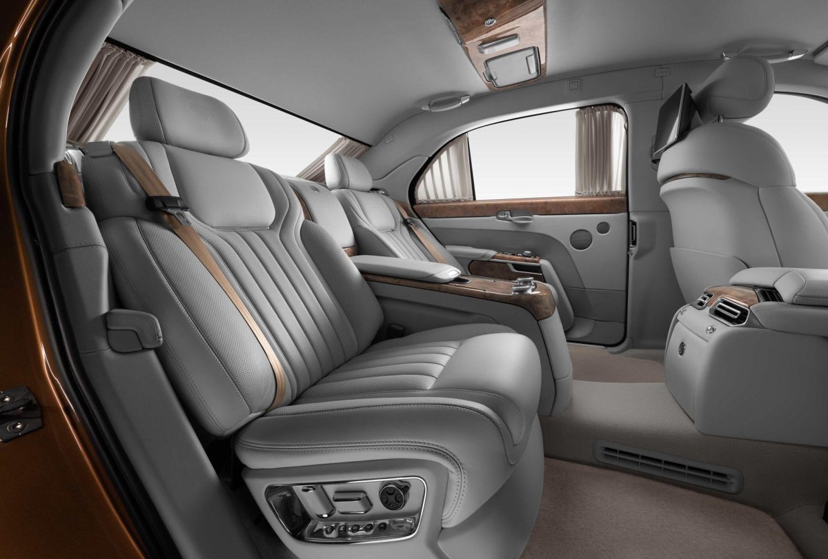 Машина Aurus Senat