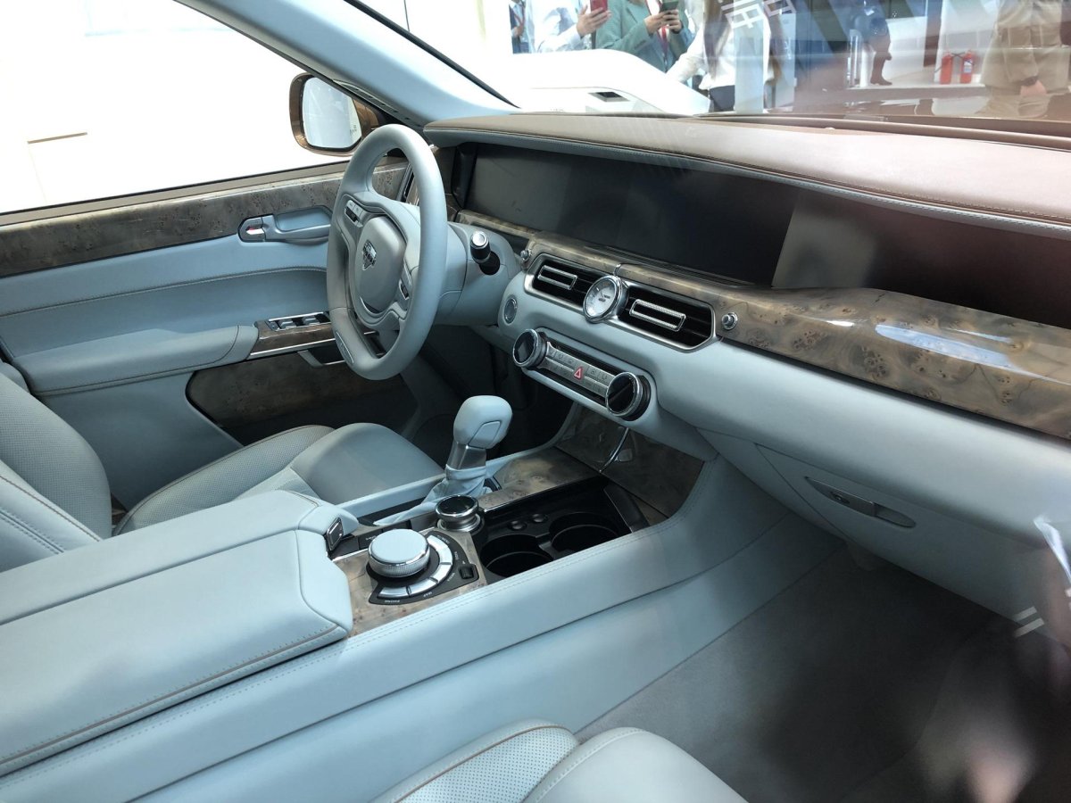 Аурус салон машины