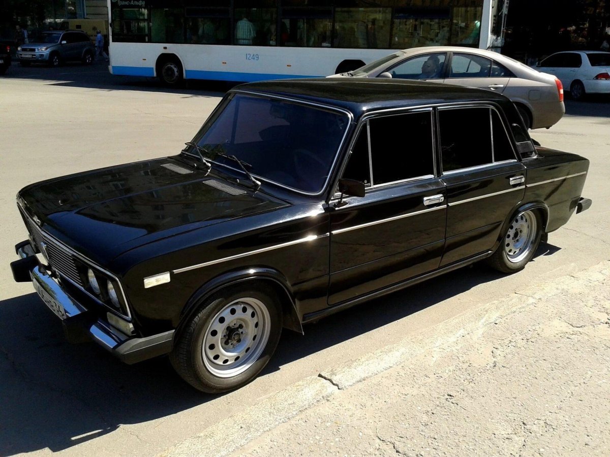 ВАЗ 2106 черная