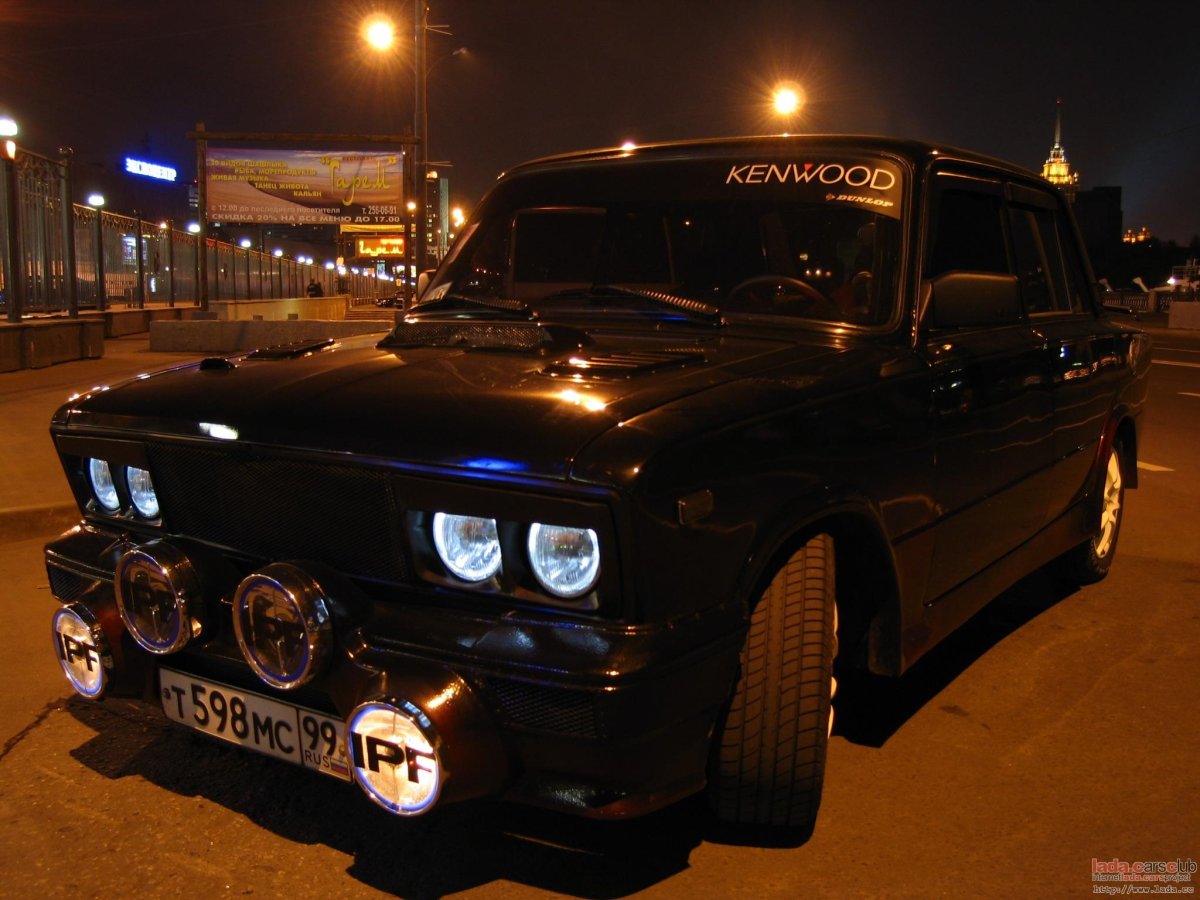 ВАЗ 2107 тюнингованные ночью