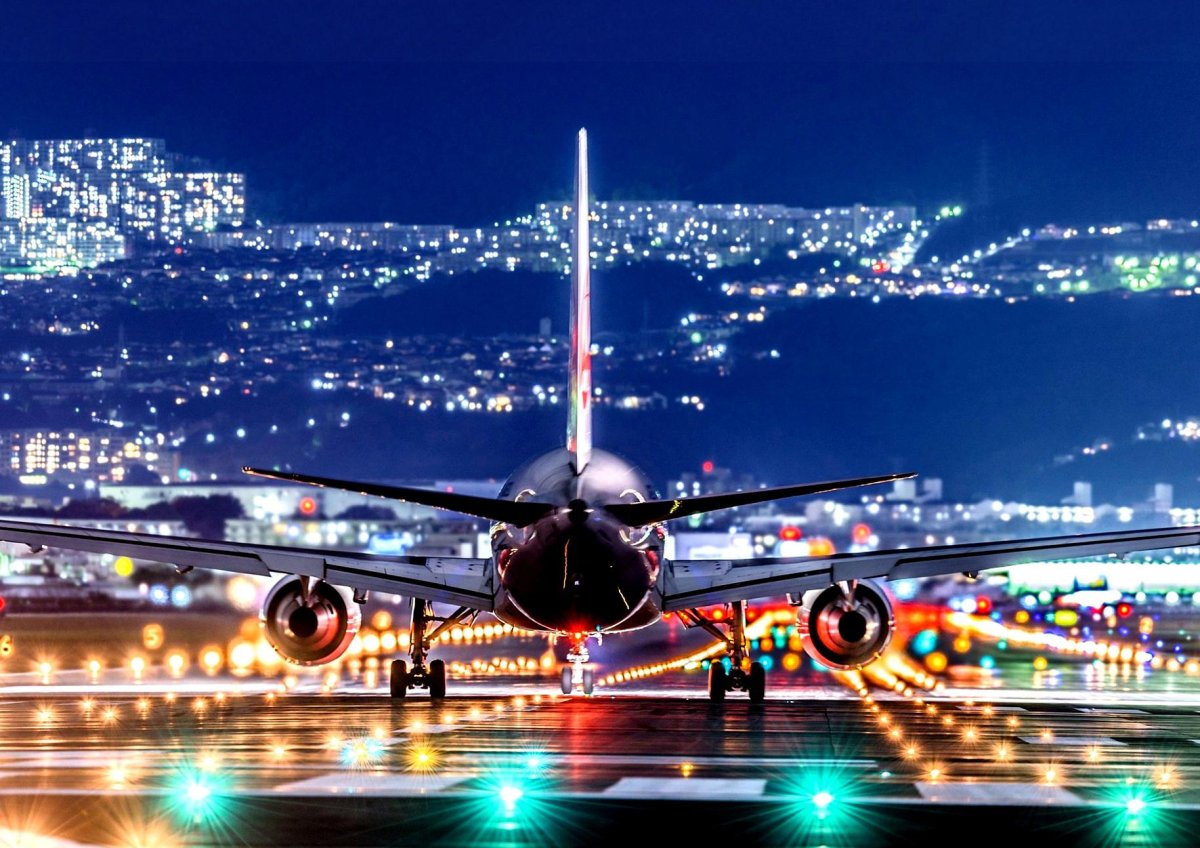 Самолет взлетает