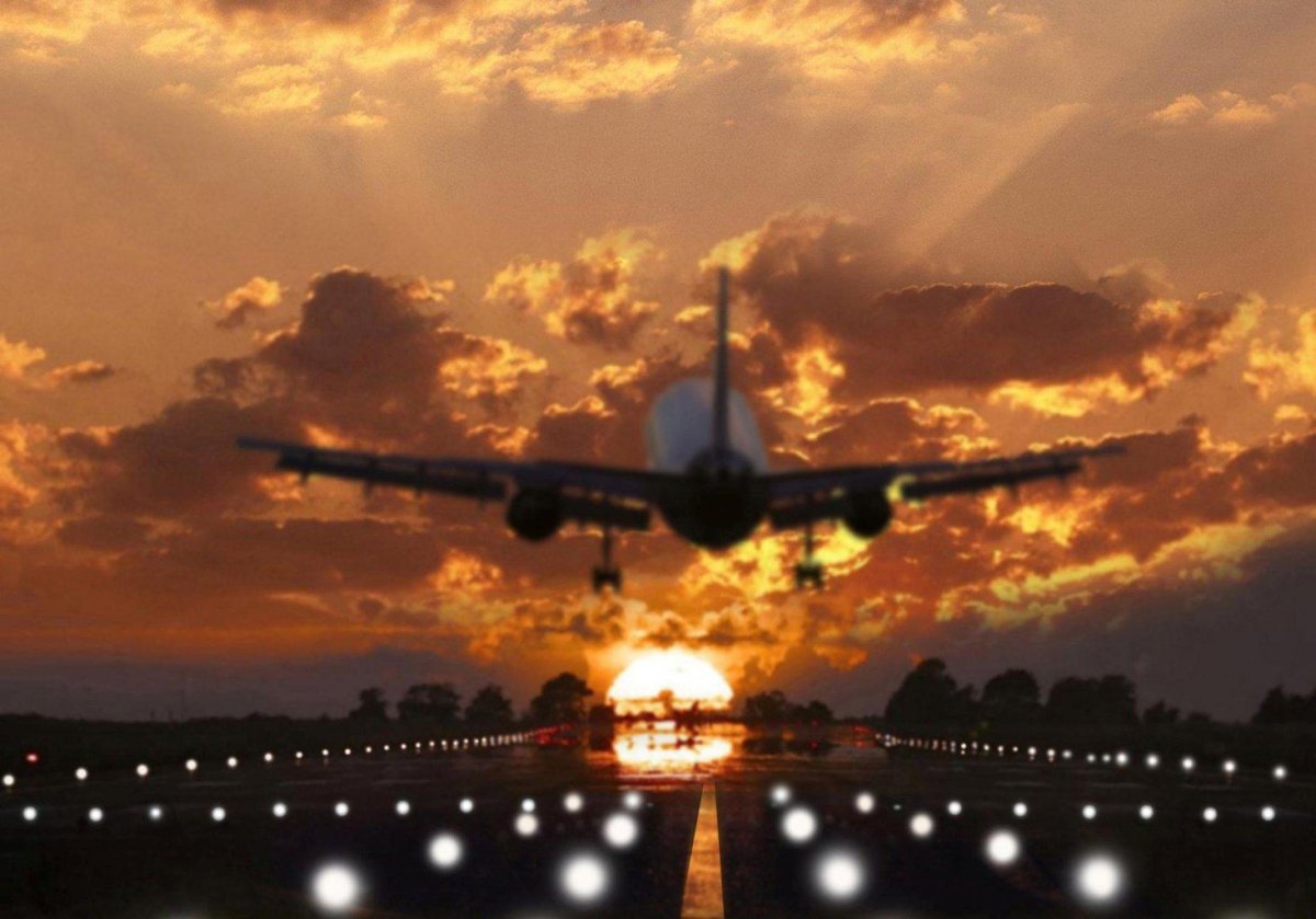 Самолёт взлетает ночью