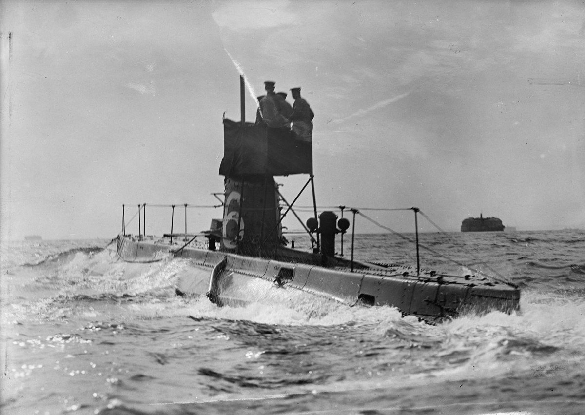 HMS b11