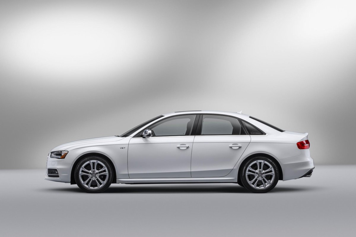 Ауди а4 седан белая