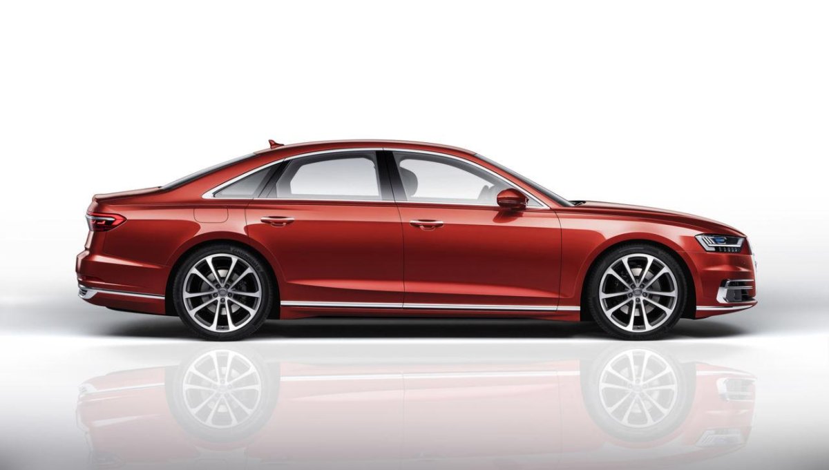 Audi a8l сбоку