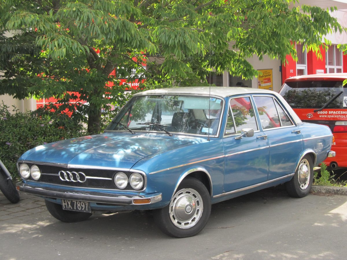 Audi 100 c1