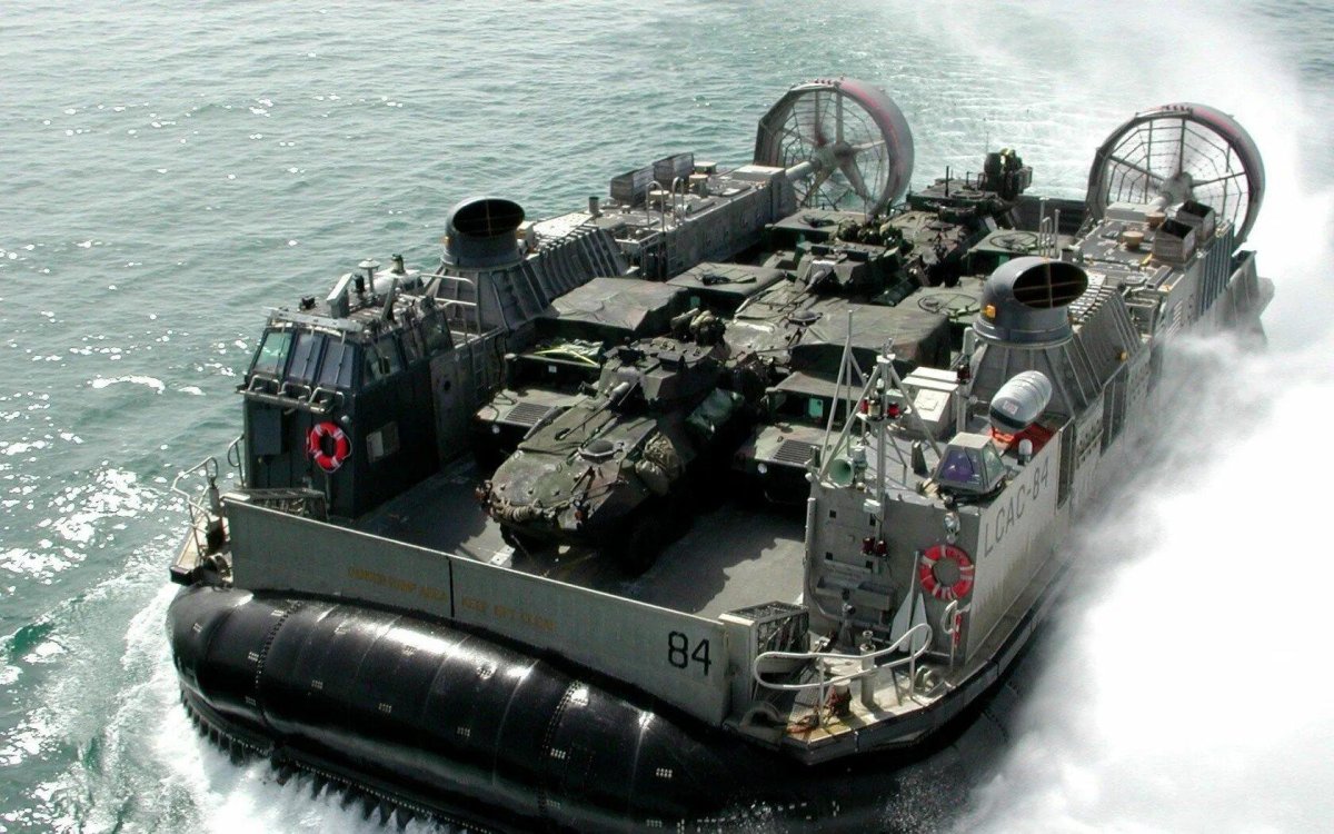 Десантный катер LCAC