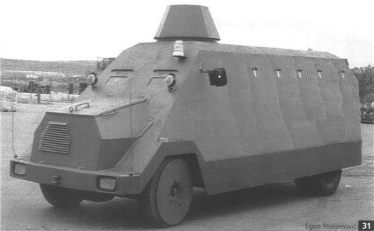 Бронированный военный автобус